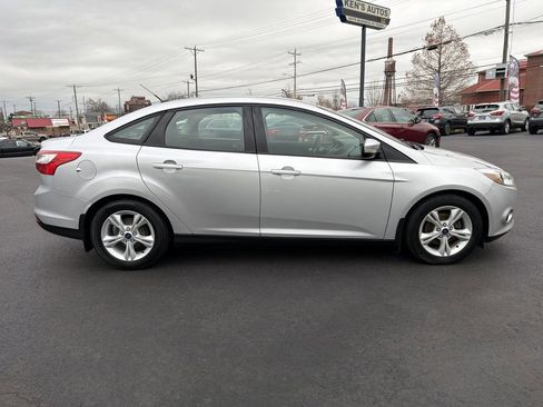 Used 2014 Ford Focus SE w/ SE Winter Package image 4