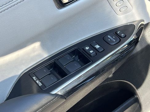 Used 2017 Toyota Avalon XLE FWD image 13