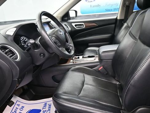 Used 2020 Nissan Pathfinder Platinum image 14