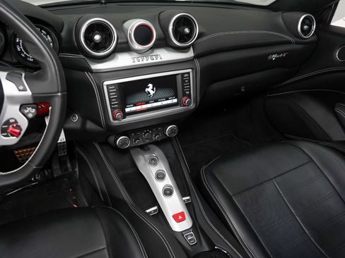 Used 2016 Ferrari California T RWD image 41