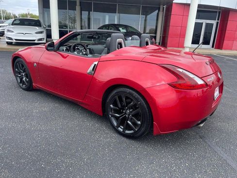 Used 2019 Nissan 370Z Touring RWD image 4