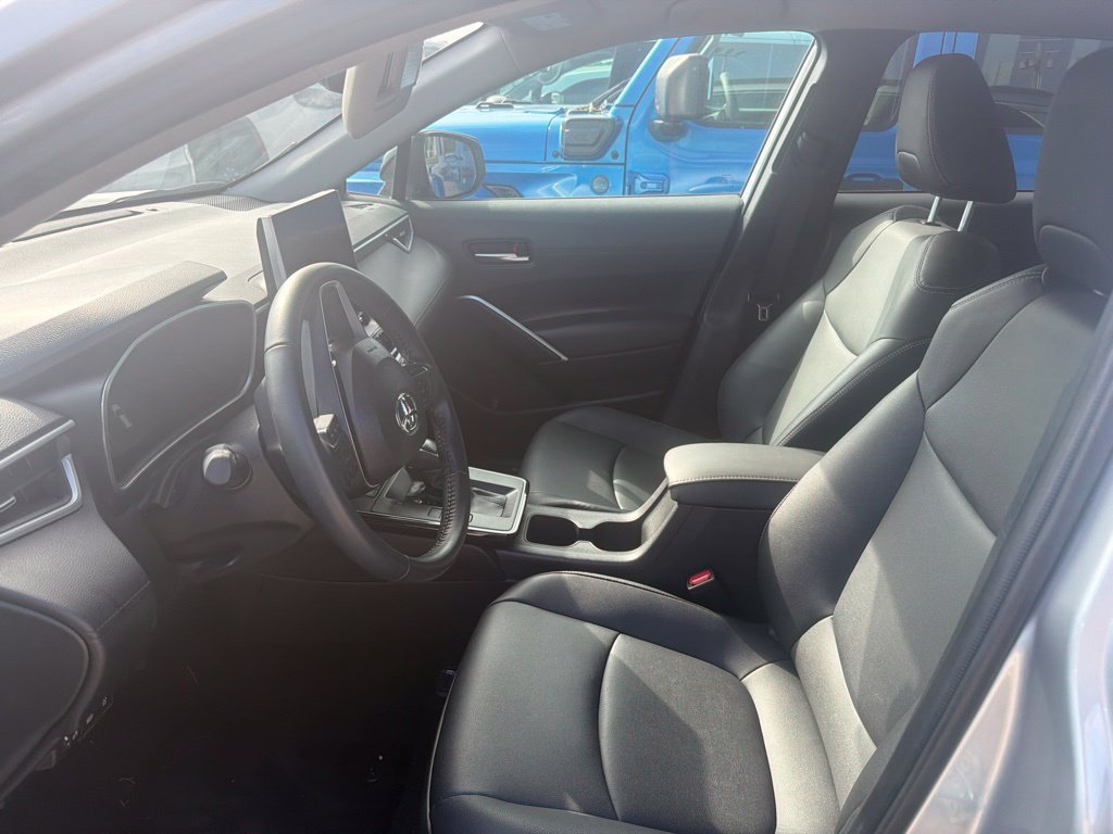 Used 2026 Toyota Corolla Cross XLE FWD image 2