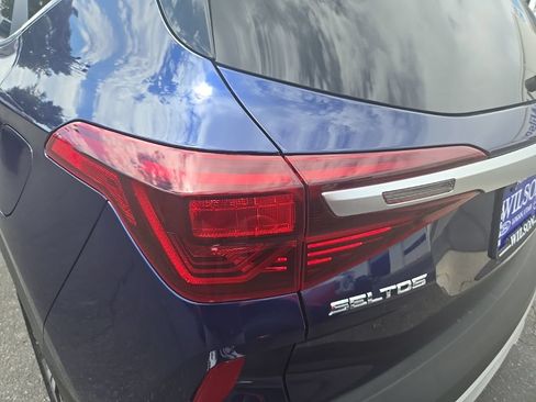 Used 2021 Kia Seltos EX AWD/4WD image 34