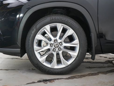 Used 2024 Toyota Highlander Limited AWD/4WD image 31