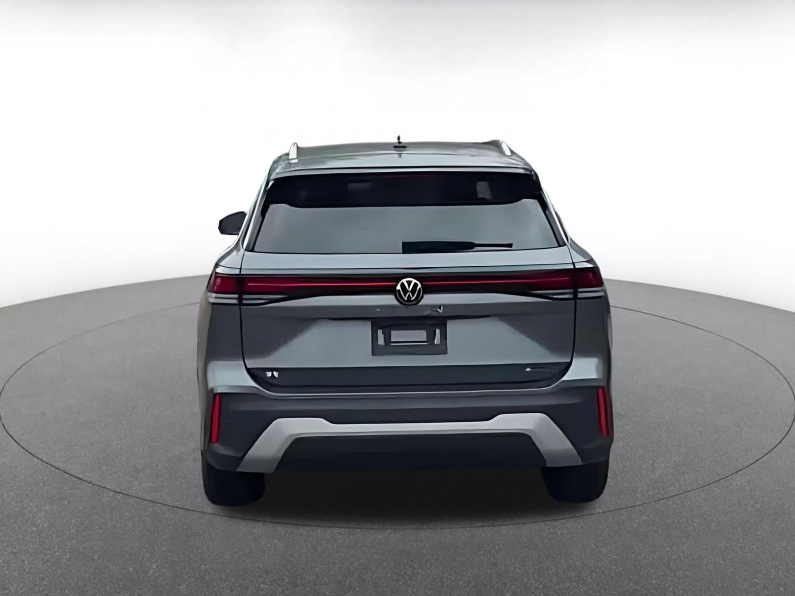 Used 2026 Volkswagen Tiguan SE AWD/4WD image 13