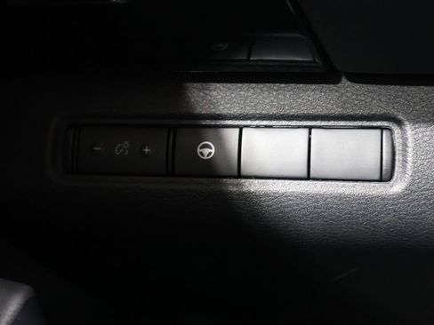 Used 2024 Nissan Pathfinder SV image 31