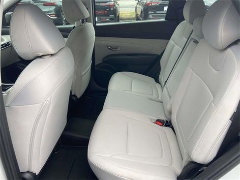 Certified 2025 Hyundai Tucson SE image 12