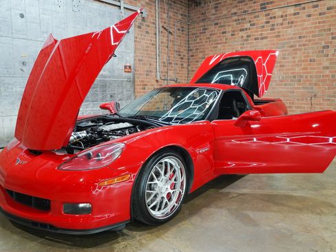 Used 2006 Chevrolet Corvette Z06 w/ Preferred Equipment Group RWD image 25
