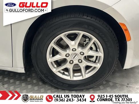 Used 2023 Chrysler Voyager LX FWD image 30