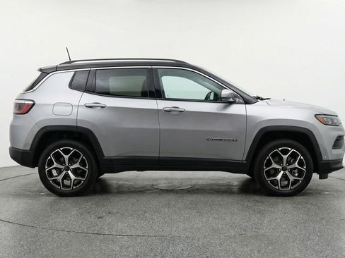 Used 2025 Jeep Compass Limited AWD/4WD image 11