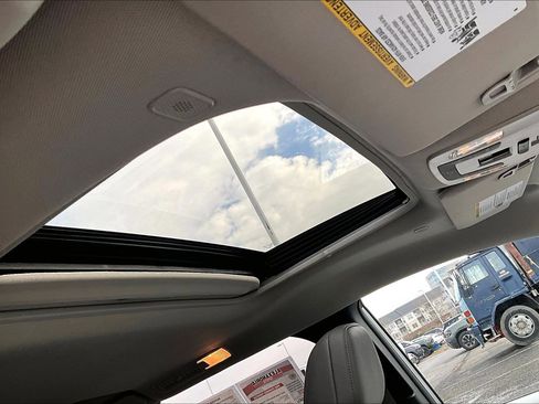 Used 2025 Toyota Sienna XLE w/ XLE Plus Package image 21