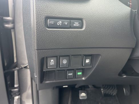 Used 2019 Nissan Rogue S image 18