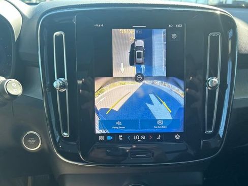 Certified 2025 Volvo XC40 B5 Plus AWD/4WD image 26