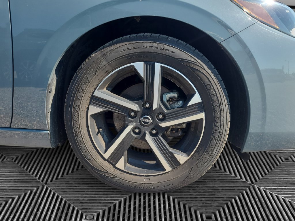 Used 2025 Nissan Sentra SV FWD image 16