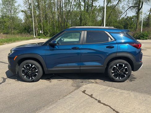 Used 2021 Chevrolet TrailBlazer LT w/ Convenience Package AWD/4WD image 2