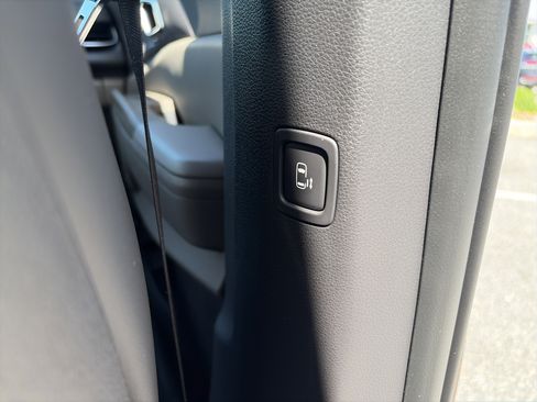 Used 2026 Kia Carnival EX FWD image 36