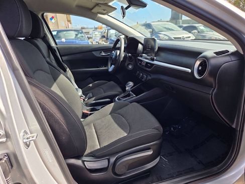 Used 2020 Kia Forte LXS FWD image 18