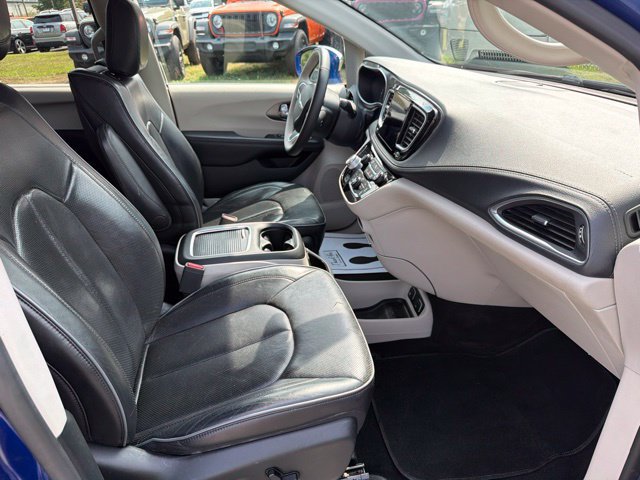 Used 2019 Chrysler Pacifica Limited FWD image 29