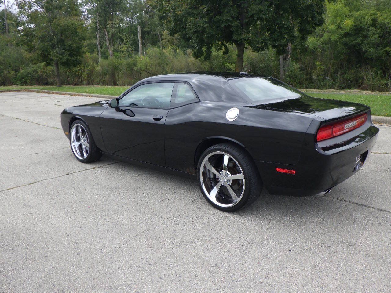 Used 2012 Dodge Challenger SXT Plus RWD image 3