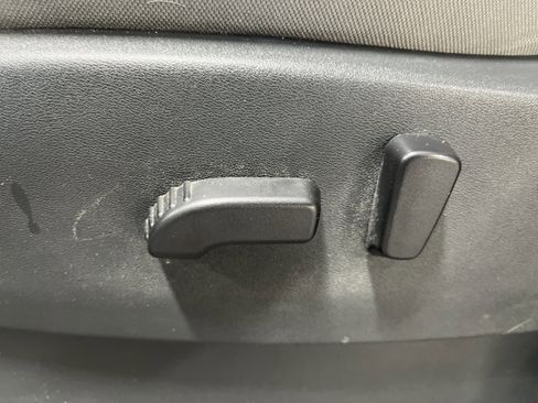 Used 2023 Nissan Frontier SV w/ SV Convenience Package AWD/4WD image 11