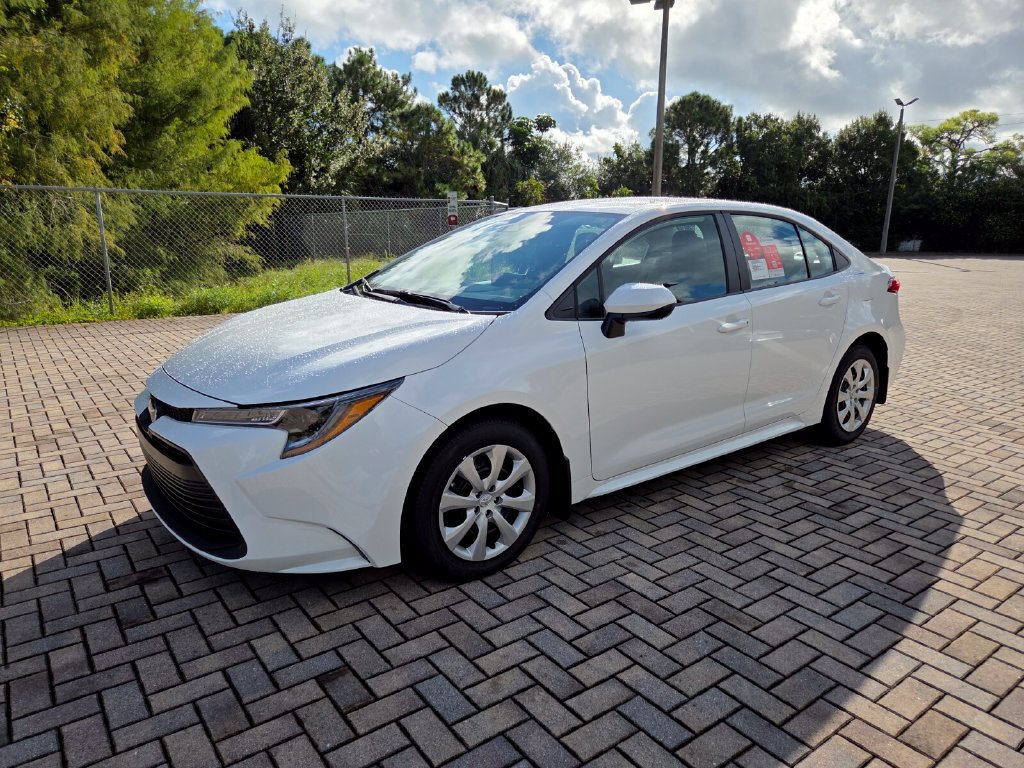 New 2027 Toyota Corolla LE FWD image 3