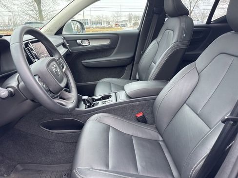 Used 2025 Volvo XC40 B5 Core w/ Protection Package Premier image 10