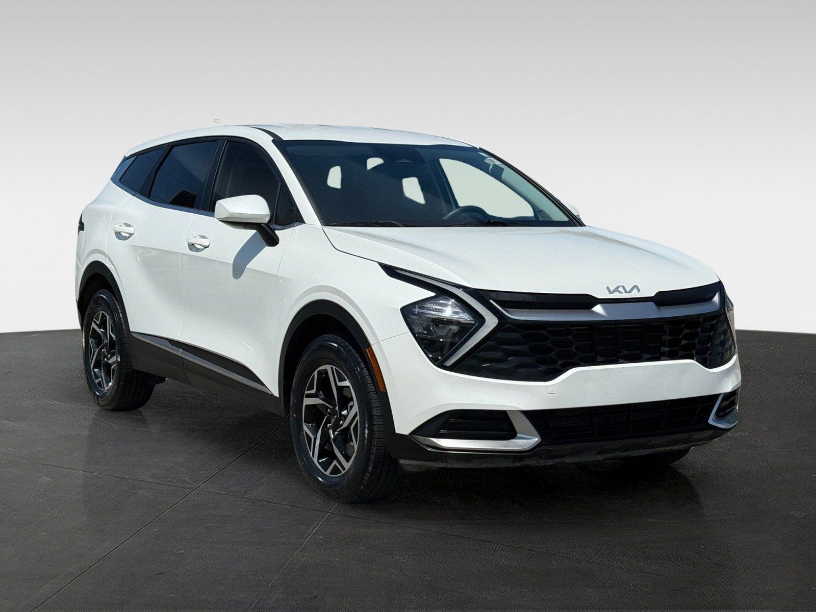 Used 2023 Kia Sportage LX AWD/4WD image 3