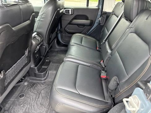 Used 2024 Jeep Wrangler Unlimited Sahara w/ Technology Group AWD/4WD image 17