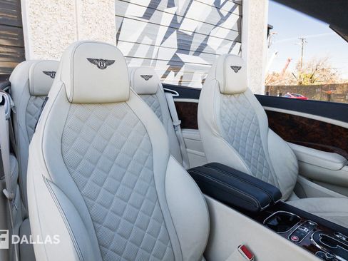 Used 2017 Bentley Continental GT image 36