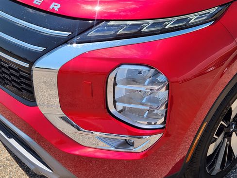 New 2025 Mitsubishi Outlander SE image 5