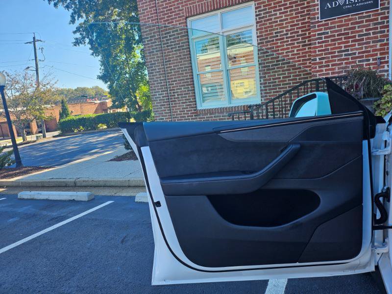 Used 2026 Tesla Model Y AWD image 36