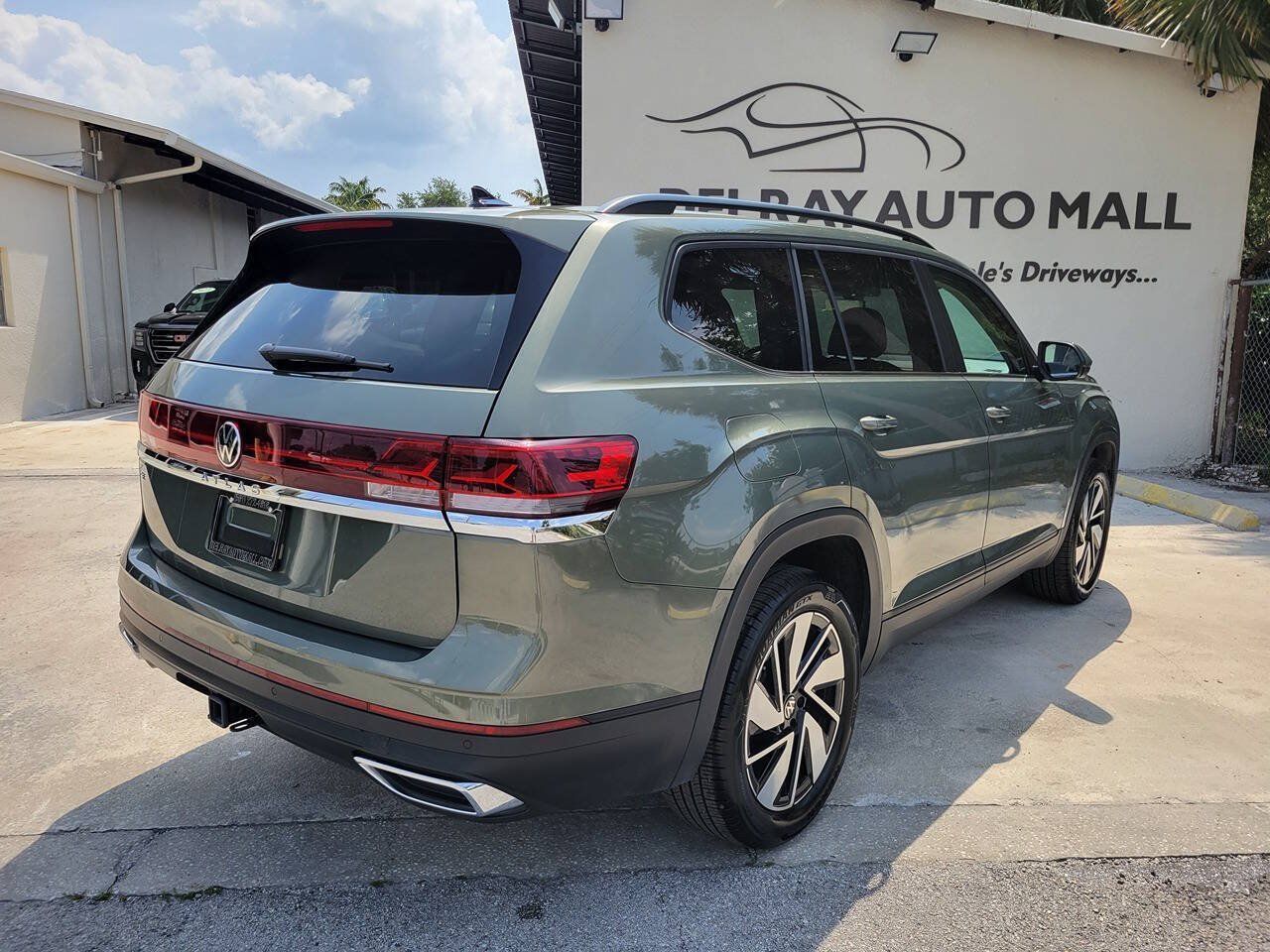 Used 2026 Volkswagen Atlas SE FWD image 6