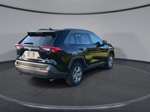 Used 2024 Toyota RAV4 LE AWD/4WD image 8