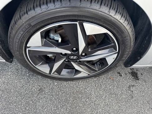 Used 2021 Hyundai Elantra SEL w/ Convenience + Premium Package image 34