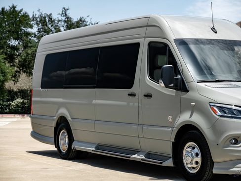 Used 2025 Mercedes-Benz Sprinter 3500 image 24
