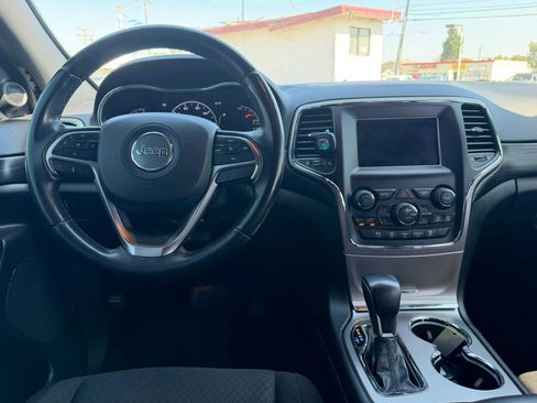 Used 2021 Jeep Grand Cherokee Laredo RWD image 20