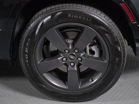 Used 2023 Land Rover Defender 130 X-Dynamic SE image 9