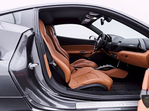 Used 2018 Ferrari 488 GTB RWD image 41