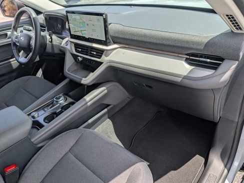 Used 2022 Ford Explorer XLT w/ Equipment Group 202A RWD image 19