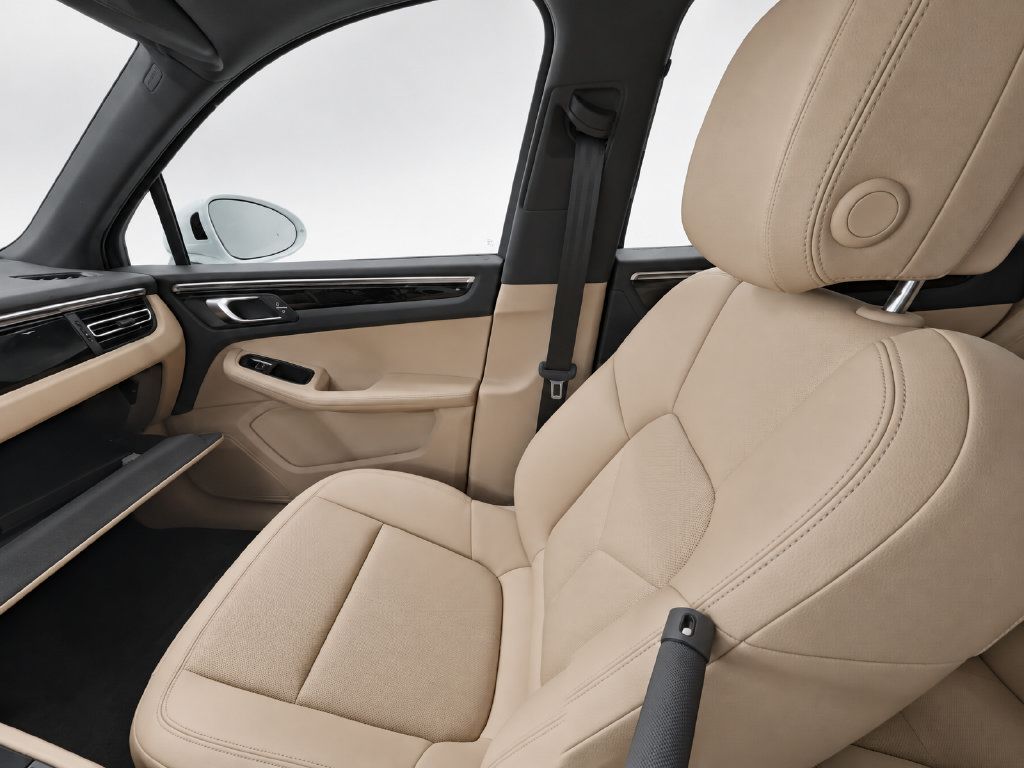 Certified 2023 Porsche Macan AWD/4WD image 14