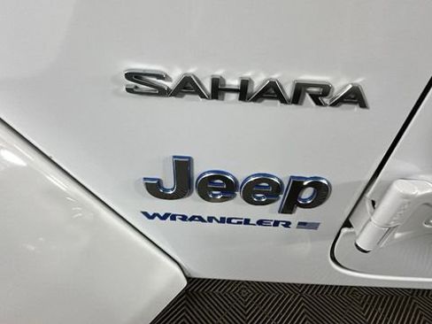 Used 2024 Jeep Wrangler Unlimited Sahara AWD/4WD image 10