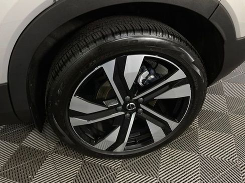 Certified 2023 Volvo XC40 B5 Ultimate w/ Protection Package Premier image 42