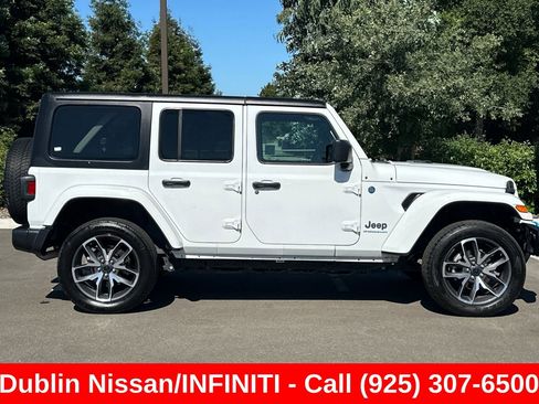 Used 2024 Jeep Wrangler Unlimited AWD/4WD image 3