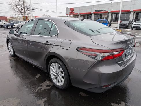 Used 2022 Toyota Camry LE w/ Carpet Mat Package (TMS) image 5