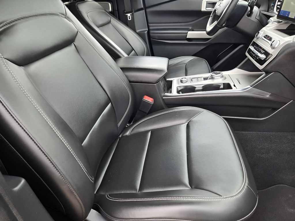 Used 2024 Ford Explorer XLT AWD/4WD image 13