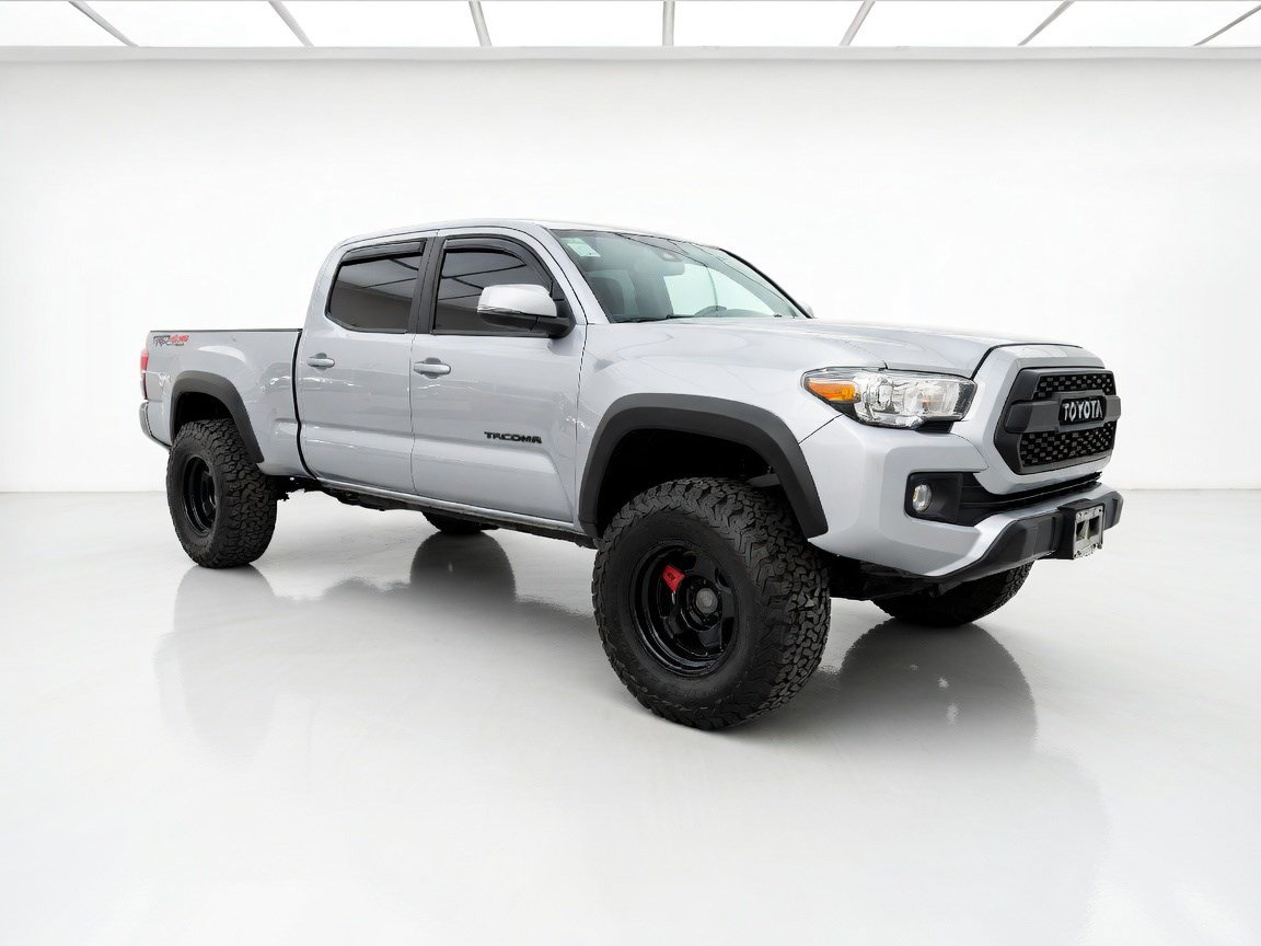 Used 2019 Toyota Tacoma TRD Off-Road AWD/4WD image 3