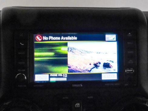 Used 2017 Jeep Wrangler Unlimited Sahara image 22