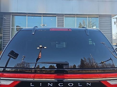 Used 2017 Lincoln Navigator Select image 6