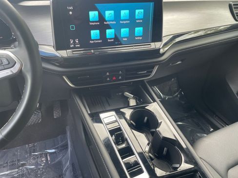 Used 2025 Volkswagen Atlas Cross Sport SE image 37