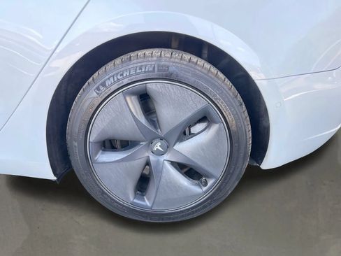 Used 2020 Tesla Model 3 Standard Range RWD image 10